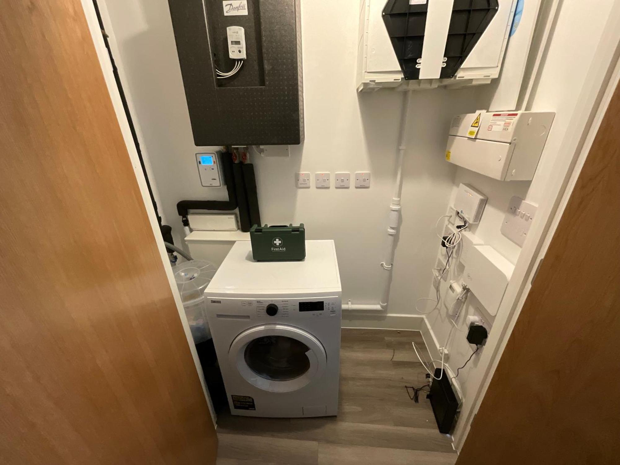 Single Bed In Shared Greater Gem Near O2 Arena & Thames With Free Parking Apartment *