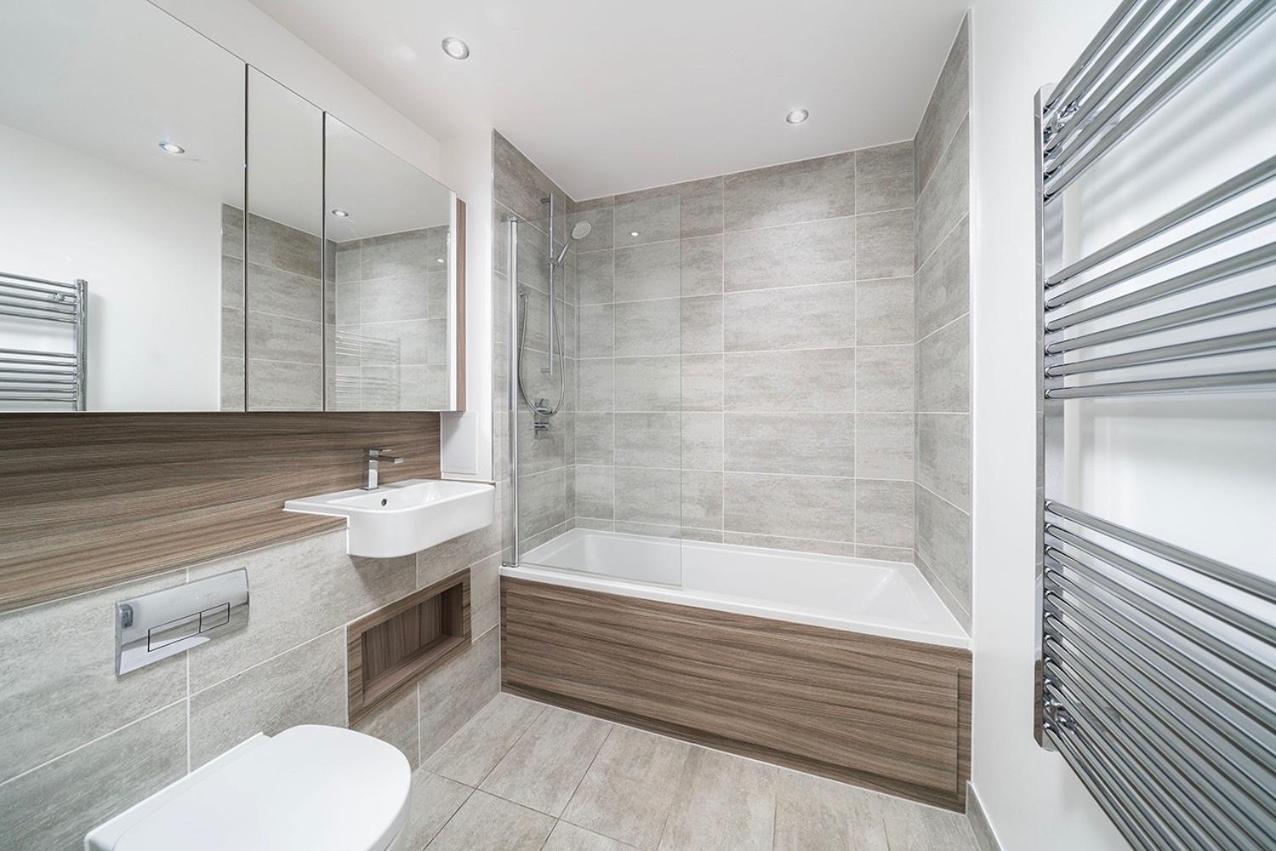 Single Bed In Shared Greater Gem Near O2 Arena & Thames With Free Parking Apartment London